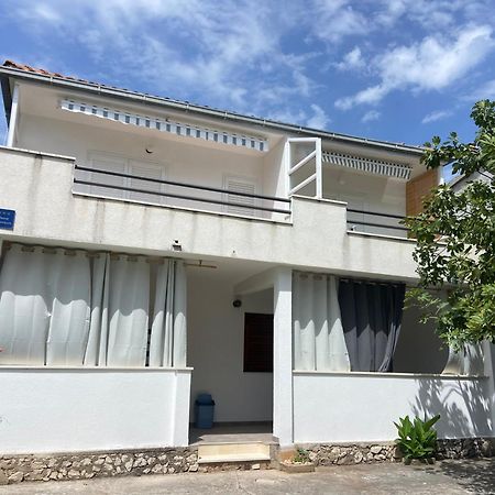 Apartmani Mara Rogoznica 로고즈니차 외부 사진