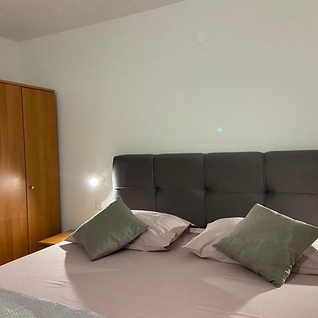 Apartmani Mara Rogoznica 로고즈니차 외부 사진