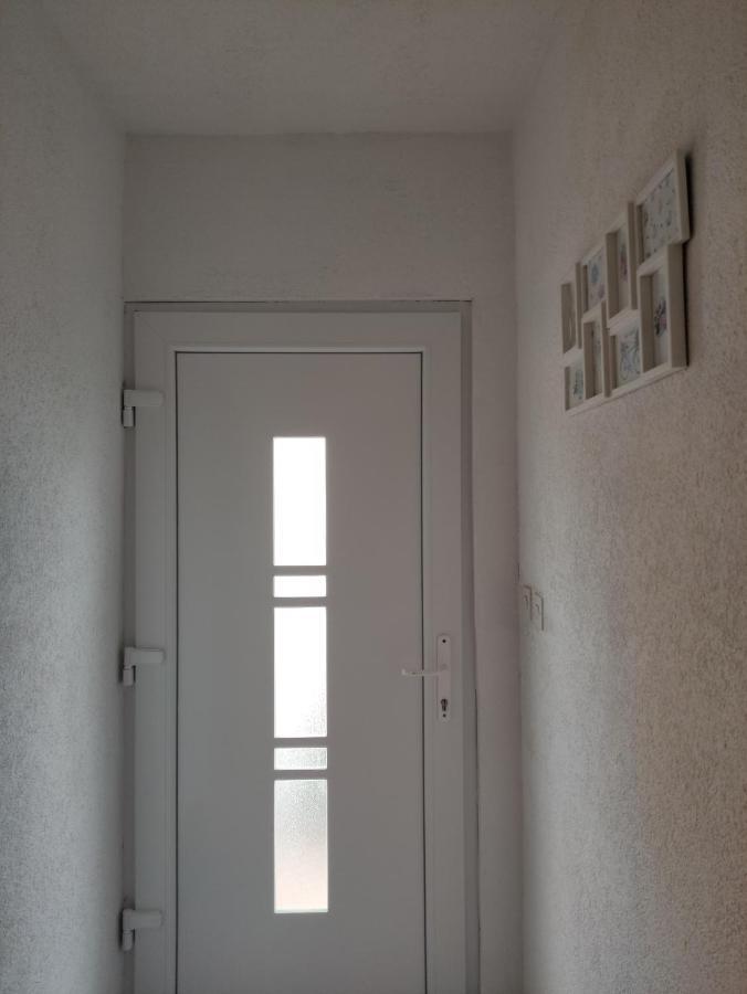 Apartmani Mara Rogoznica 로고즈니차 외부 사진